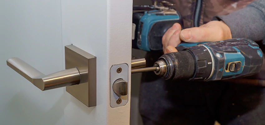 Broken Door Handle Lock Repair in Carpentersville, Illinois