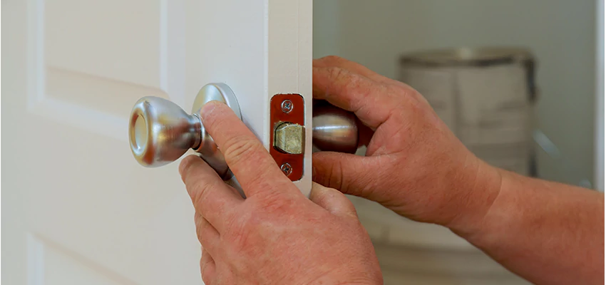 AAA Locksmiths For lock Replacement in Carpentersville, Illinois